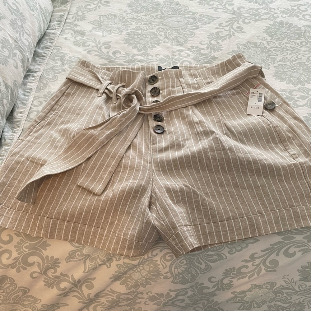 Cute beige and white shorts with button up and tie